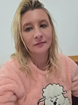 Chat +18 de KaylinJan ao vivo