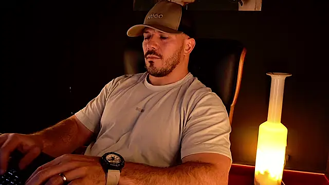 XXX chat uživo modela AngeloEric