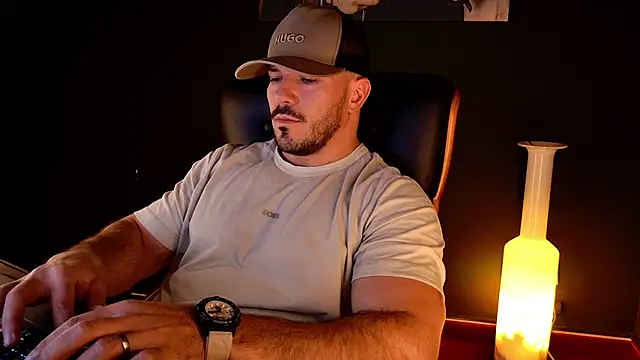 AngeloEric XXX чат на живо