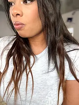 _caroline_jackson_ Adlı Modelin Canlı XXX Sohbeti