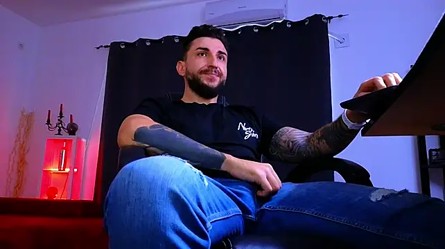 MightyAaron66 라이브 XXX 채팅