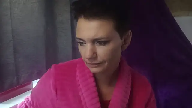 צ'אט XXX בשידור חי של HotMamaQueen234