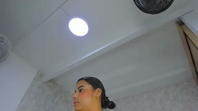 VICTORIAGRAYS Adlı Modelin Canlı XXX Sohbeti