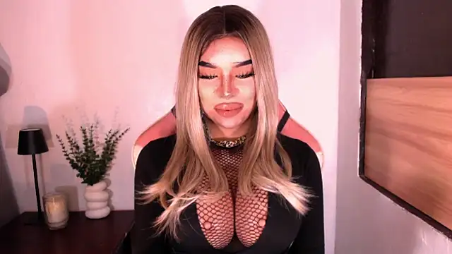 Zandralopez élő XXX-chatje
