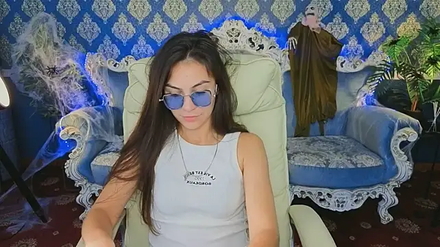 BelllaMiller Adlı Modelin Canlı XXX Sohbeti