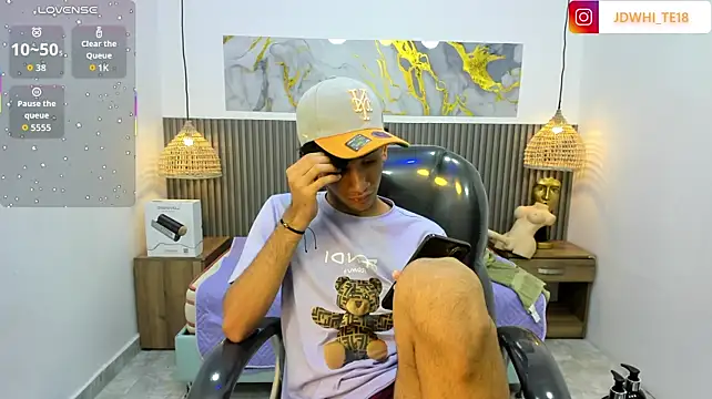 JDWhite18 XXX чат на живо
