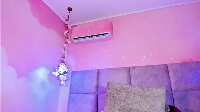 Emiily_Grace Adlı Modelin Canlı XXX Sohbeti