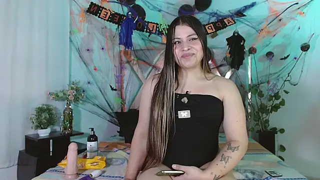 Chatroom XXX en direct de KattaleyaRousse
