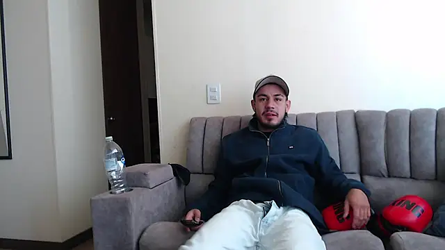 Chatroom XXX en direct de Taylor_DiamondBoy