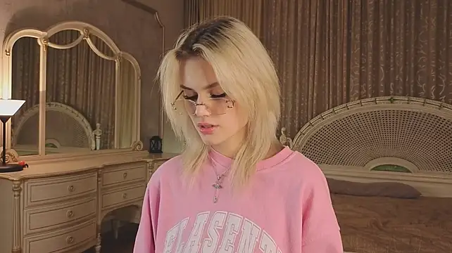 צ'אט XXX בשידור חי של MercedezTimbs