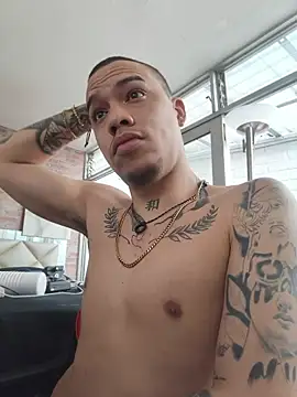 Chat +18 de AlphaMasterXxx ao vivo