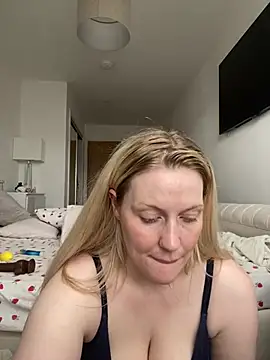 bigassbrit live XXX chat