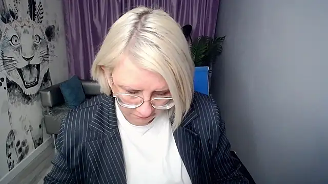 VixenVibe_ live XXX chat