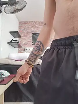 AlphaMasterXxx XXX чат на живо