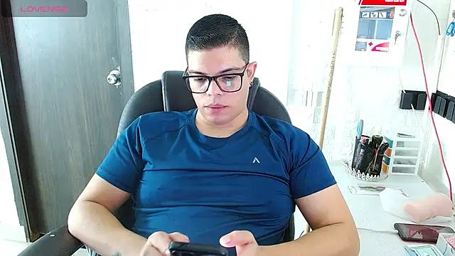 Realjoel01 élő XXX-chatje