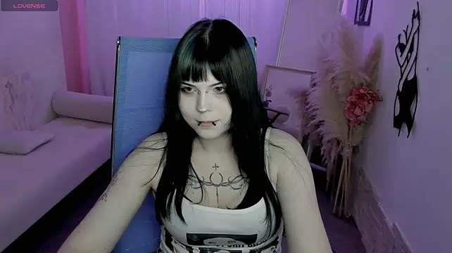 Yuvelli's Live XXX Chat
