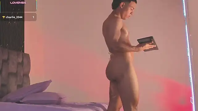 Liamsubtle01's Live XXX Chat