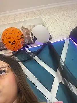 skysaenz's Live XXX Chat