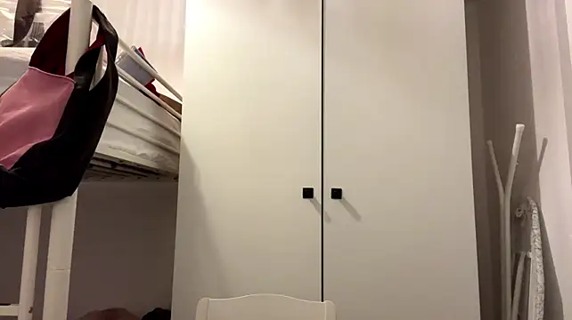 sereneglowz Adlı Modelin Canlı XXX Sohbeti