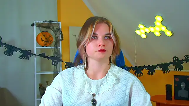 AliceAllard Chat XXX in diretta