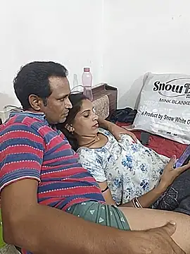 צ'אט XXX בשידור חי של Priya_couple1