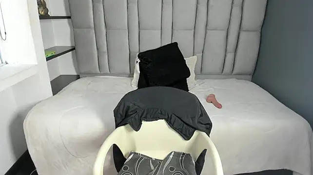 Chat +18 de LIA__MILLER_ ao vivo