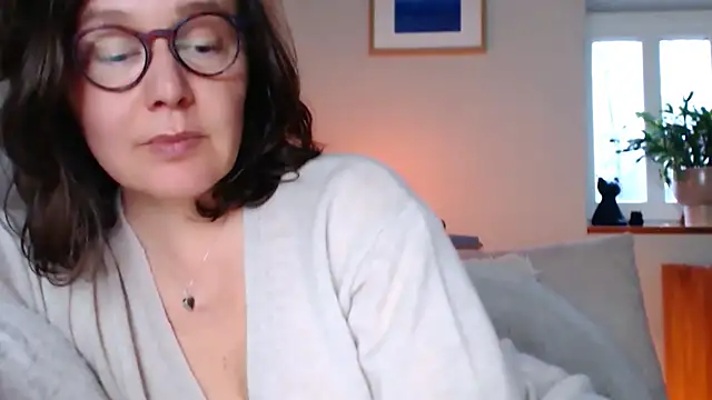 Muntthee Adlı Modelin Canlı XXX Sohbeti