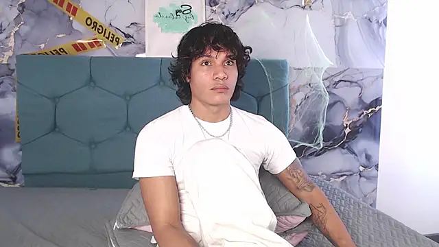 MaximilianRoth Live XXX-Chat