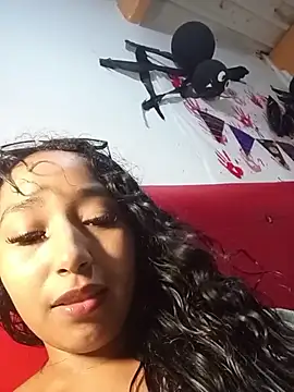 צ'אט XXX בשידור חי של bella_chocolate