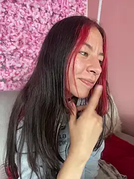 NohaBrooks_Pink Adlı Modelin Canlı XXX Sohbeti