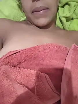 Julia_Pretinha Adlı Modelin Canlı XXX Sohbeti