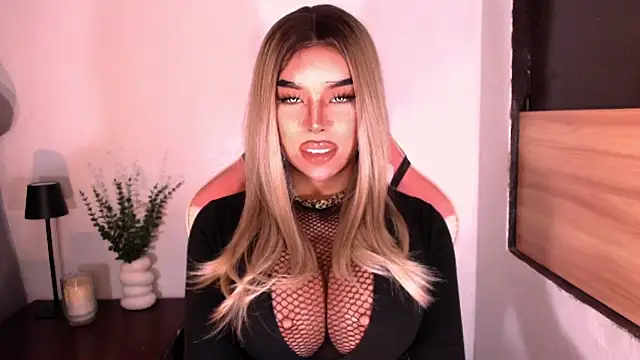 Zandralopez Chat XXX in diretta