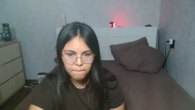 Anda_here Adlı Modelin Canlı XXX Sohbeti