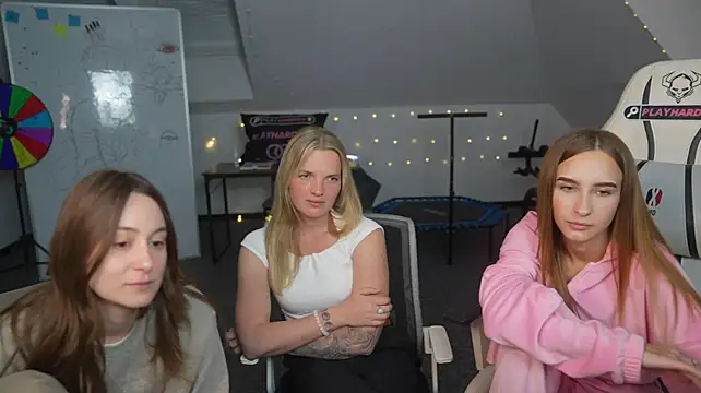 Pokazy przed kamerką – Elina_rose054