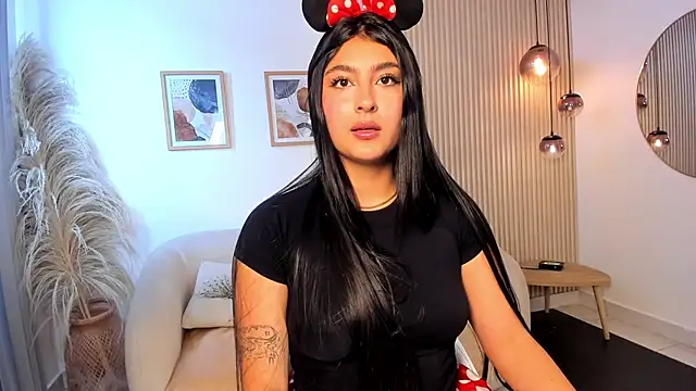 Bella_rochee Adlı Modelin Canlı XXX Sohbeti