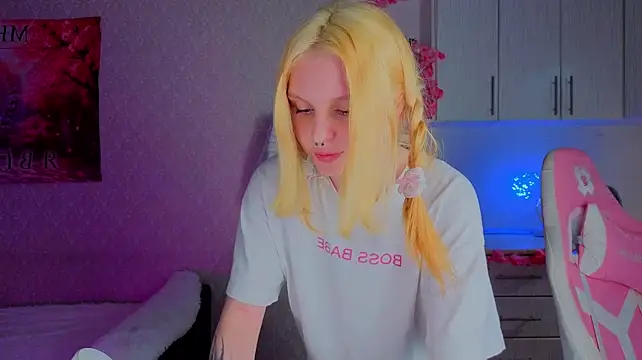 Hi_Kitti élő XXX-chatje