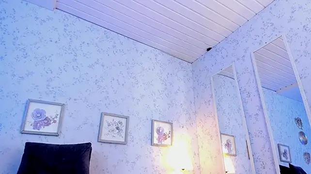 miahills__ লাইভ XXX চ্যাট