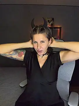 LinaMalinaz Adlı Modelin Canlı XXX Sohbeti