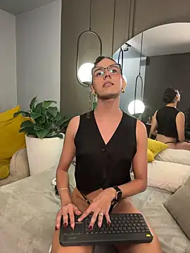 Luxa_Velvet Adlı Modelin Canlı XXX Sohbeti