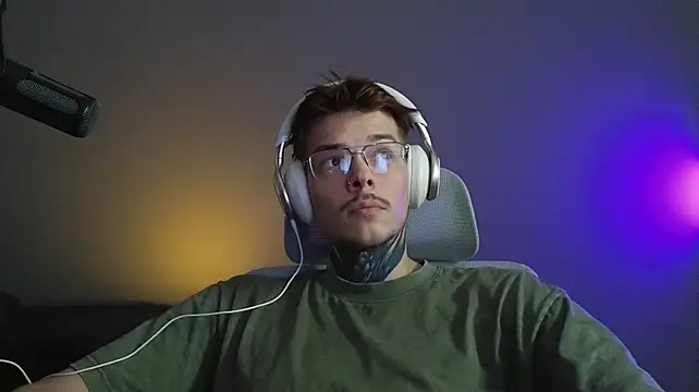 DENIS_HERE live XXX chat