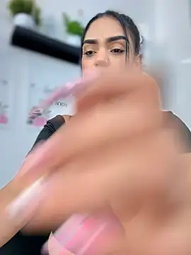 Sara-77 লাইভ XXX চ্যাট
