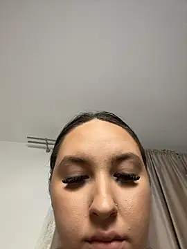 Živý XXX chat Lucy_doll22