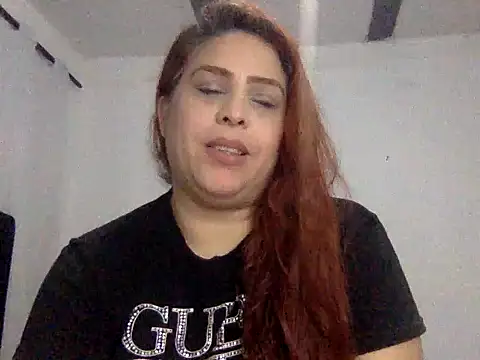 צ'אט XXX בשידור חי של kattaGoezz