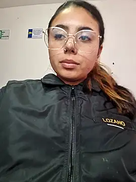 Angela__05 Adlı Modelin Canlı XXX Sohbeti