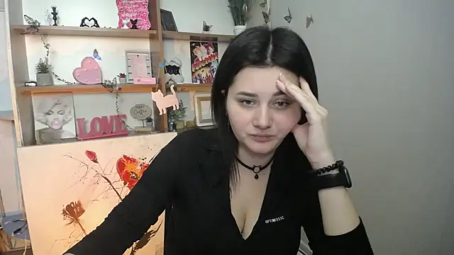 Katrin_kiss_ Adlı Modelin Canlı XXX Sohbeti