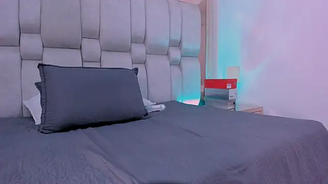 Radiant_Naomi's Live XXX Chat