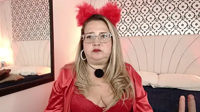 MartinaDoll_Brm Adlı Modelin Canlı XXX Sohbeti