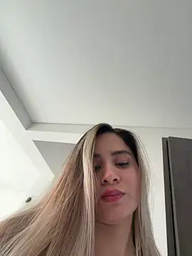 saritaturbai Adlı Modelin Canlı XXX Sohbeti