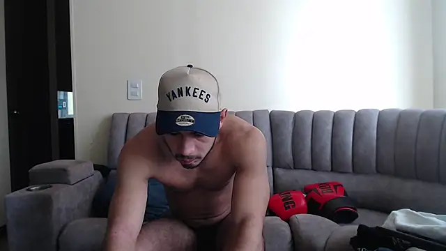 Taylor_DiamondBoy Adlı Modelin Canlı XXX Sohbeti