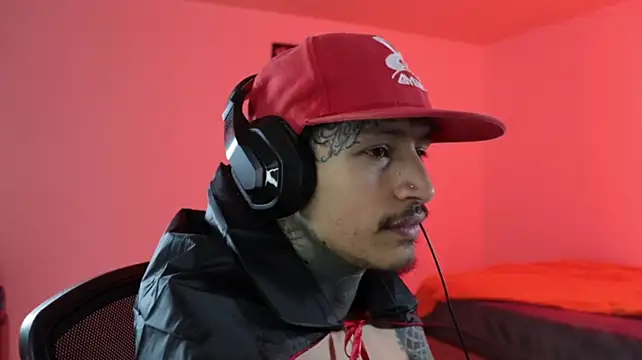 trieone Live XXX Chat